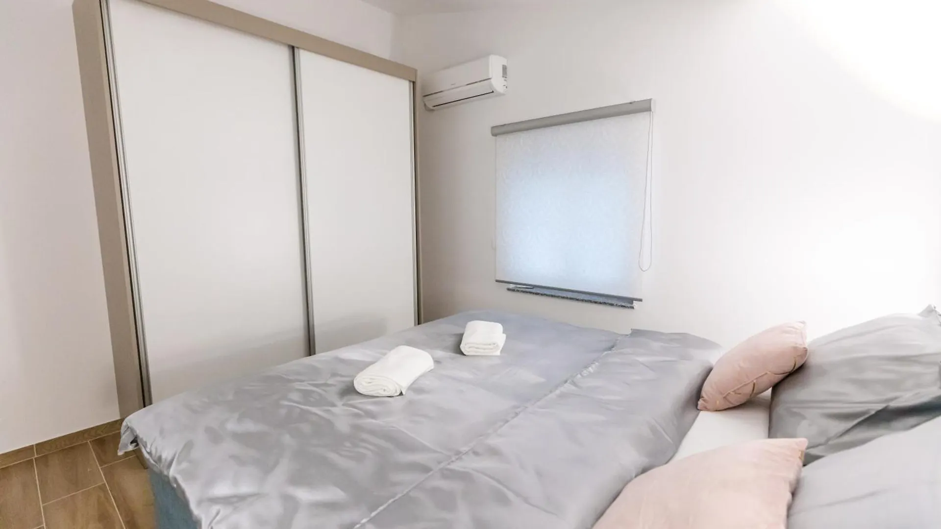 Apartman Laura 2 Vir Apartment