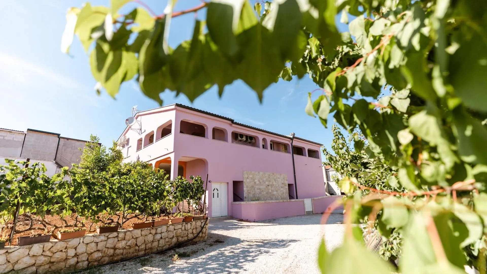 Apartment Apartman Laura 2 Vir Croatia