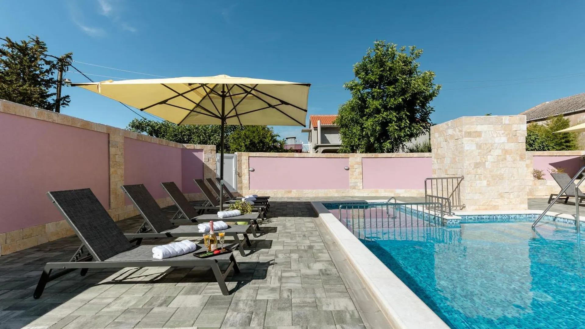 Apartman Laura 2 Vir Apartment