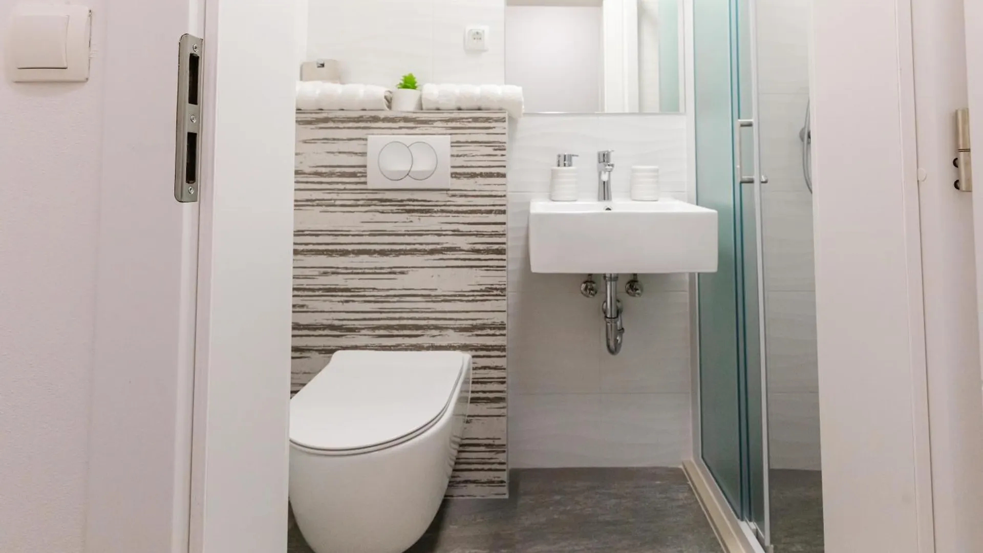 Apartment Apartman Laura 2 Vir