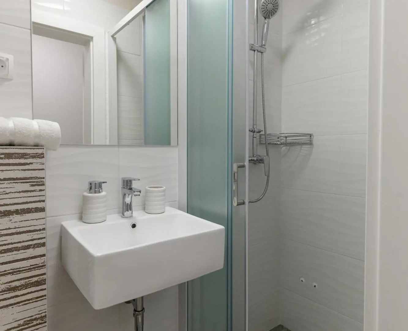 Apartman Laura 2 Vir Apartment