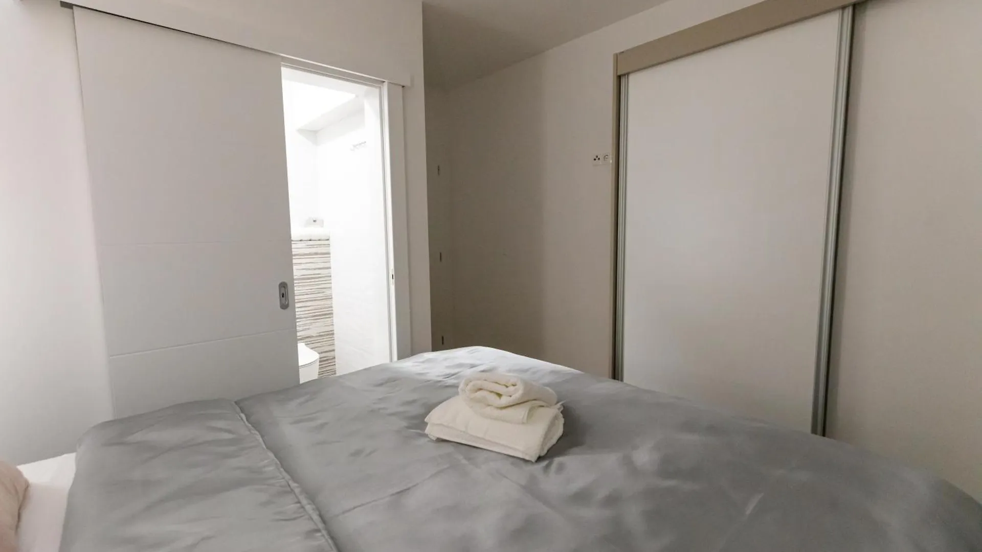 Apartman Laura 2 Vir Apartment