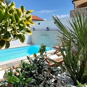 Apartman Bella, Vir